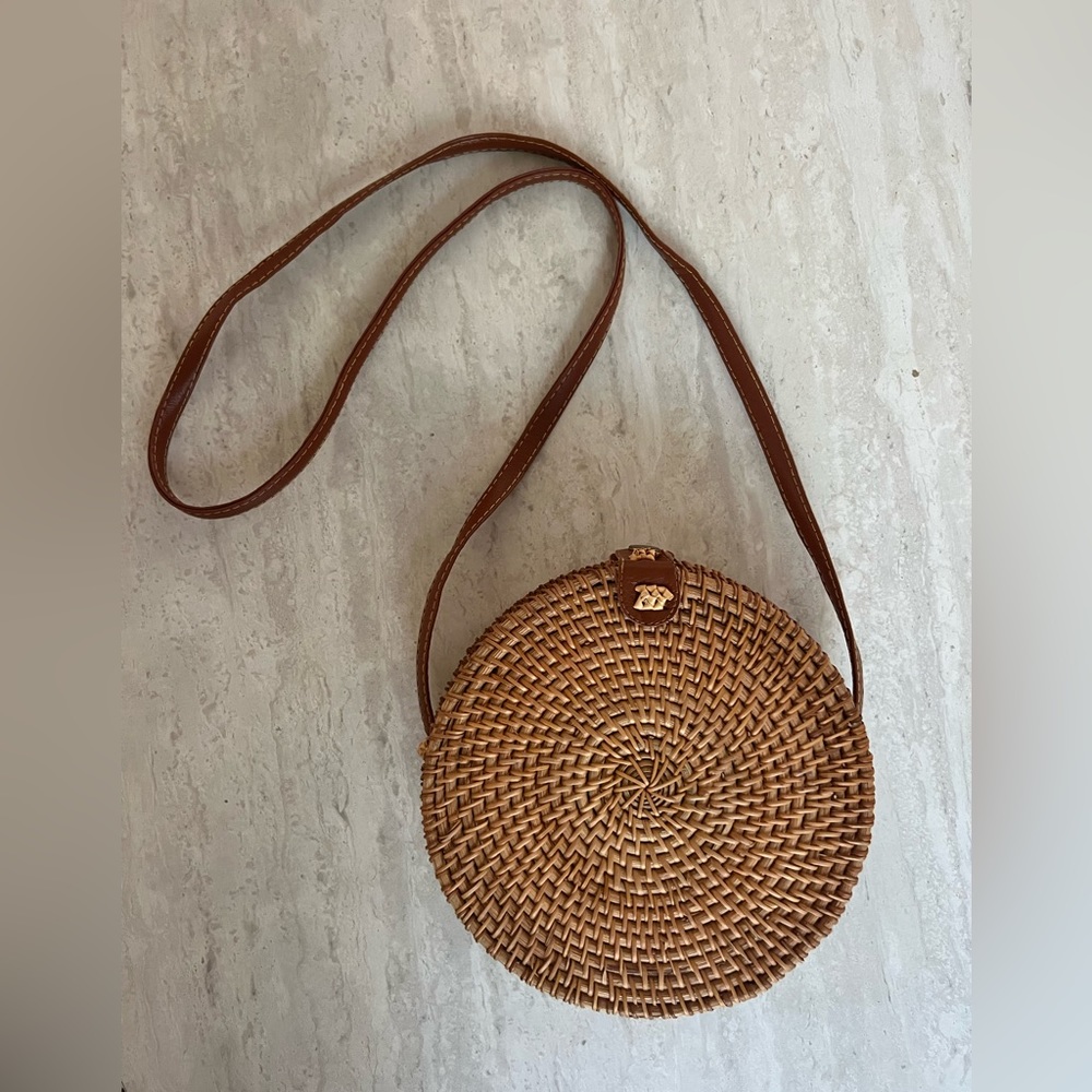 Rattan crossbody circle purse